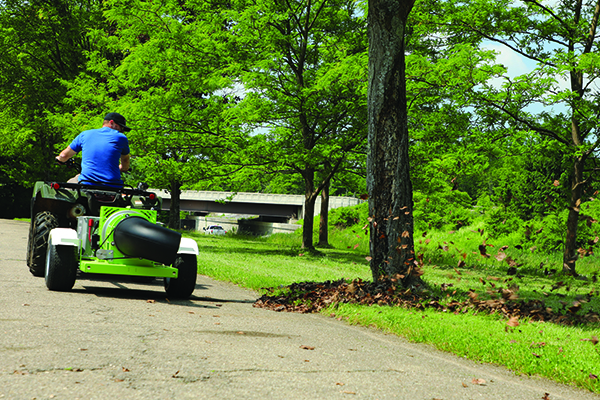 eKB leaf blowing